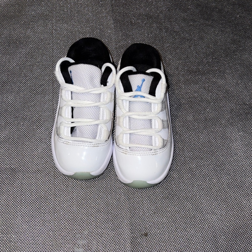 Jordan 11 Legend Blue Low size 8c
